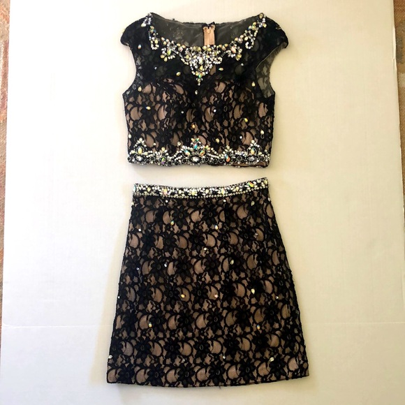 Morilee two-piece black lace beaded formal size 6 - Picture 3 of 12